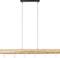 Závesná lampa s drevenou lištou, šesť voľne zavesených žiaroviek pod ňou. Moderný dizajn, vhodný do jedálne alebo kuchyne.