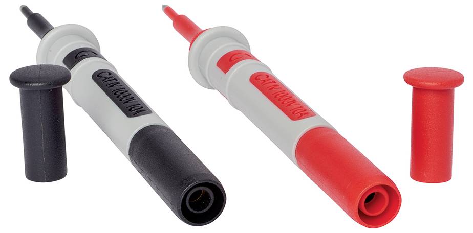 Dve meracie hroty v čiernej a červenej farbe s krytmi umožňujú bezpečné elektrické merania.