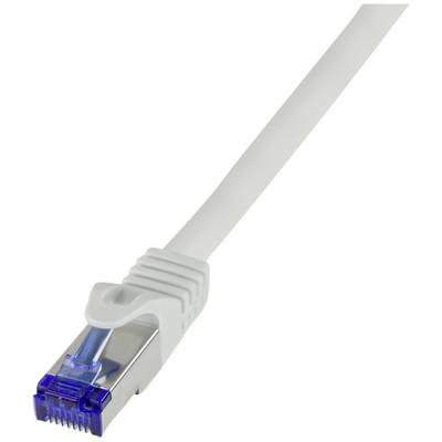 Biely ethernetový kábel s modrým konektorom RJ45, často používaný pre káblové sieťové pripojenia.