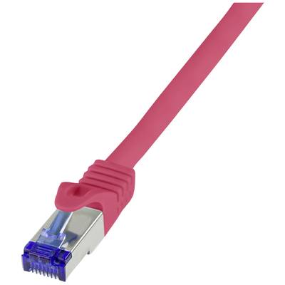 Ružový ethernetový kábel s RJ45 konektorom, ktorý sa používa na sieťové pripojenia. Konektor je strieborný a priehľadný.