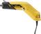 Žltý fén na vlasy so sušením horúcim vzduchom, s čiernou rukoväťou a káblom.