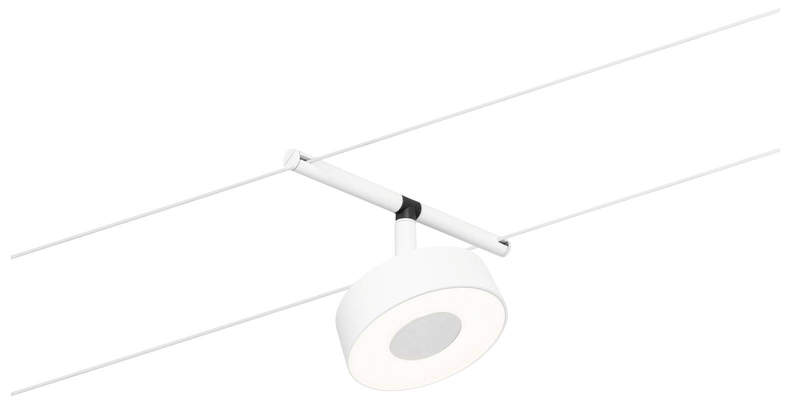 Biela, okrúhla stropná lampa zavesená na dvoch rovnobežných káboch. Minimalistický dizajn s moderným vzhľadom.