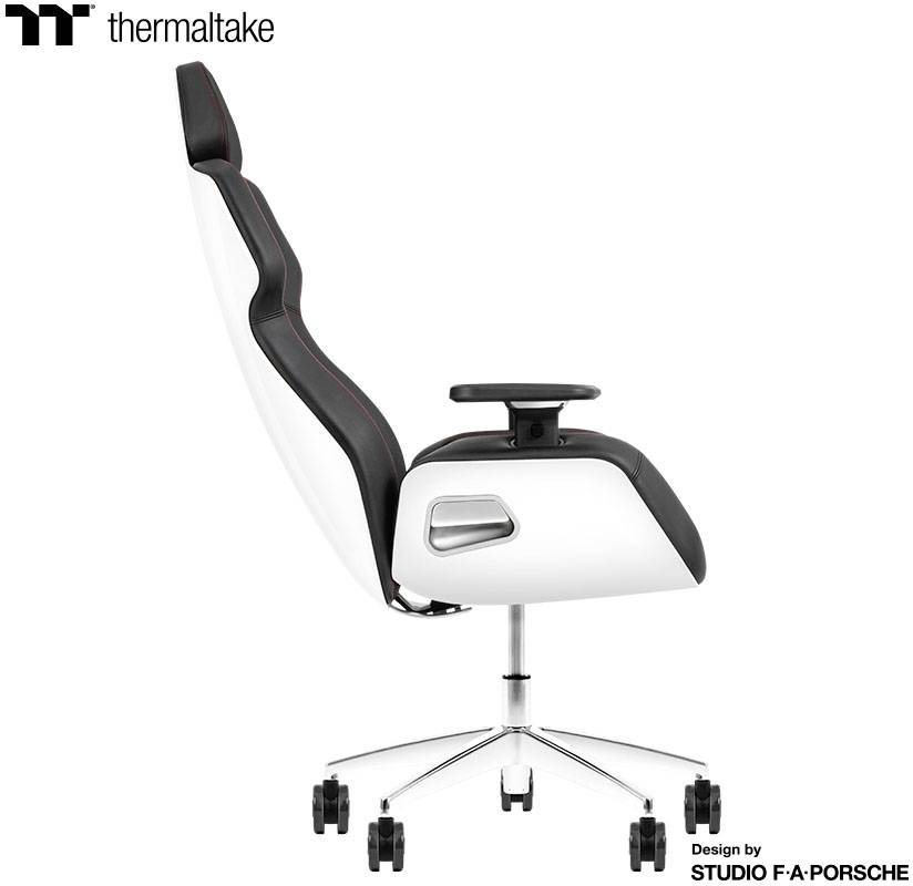 Ergonomická kancelárska stolička v bielej farbe s čiernymi akcentmi, navrhnutá štúdiom STUDIO F. A. PORSCHE, pohľad zboku ukazuje lakťové opierky a operadlo.