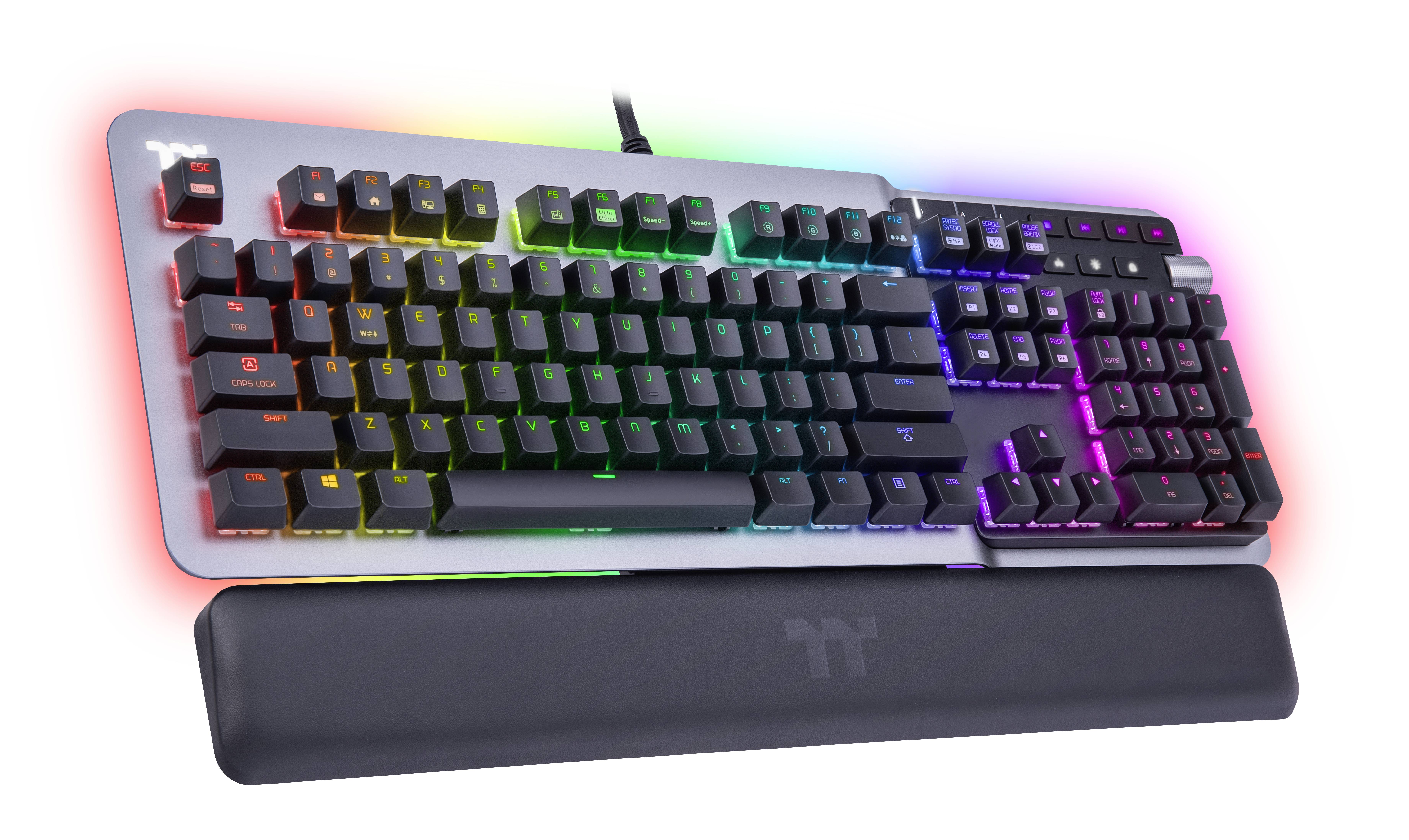 Mechanická klávesnica s RGB podsvietením a opierkou zápästia, ktorá zobrazuje rôzne farby a poskytuje pohodlné písanie.