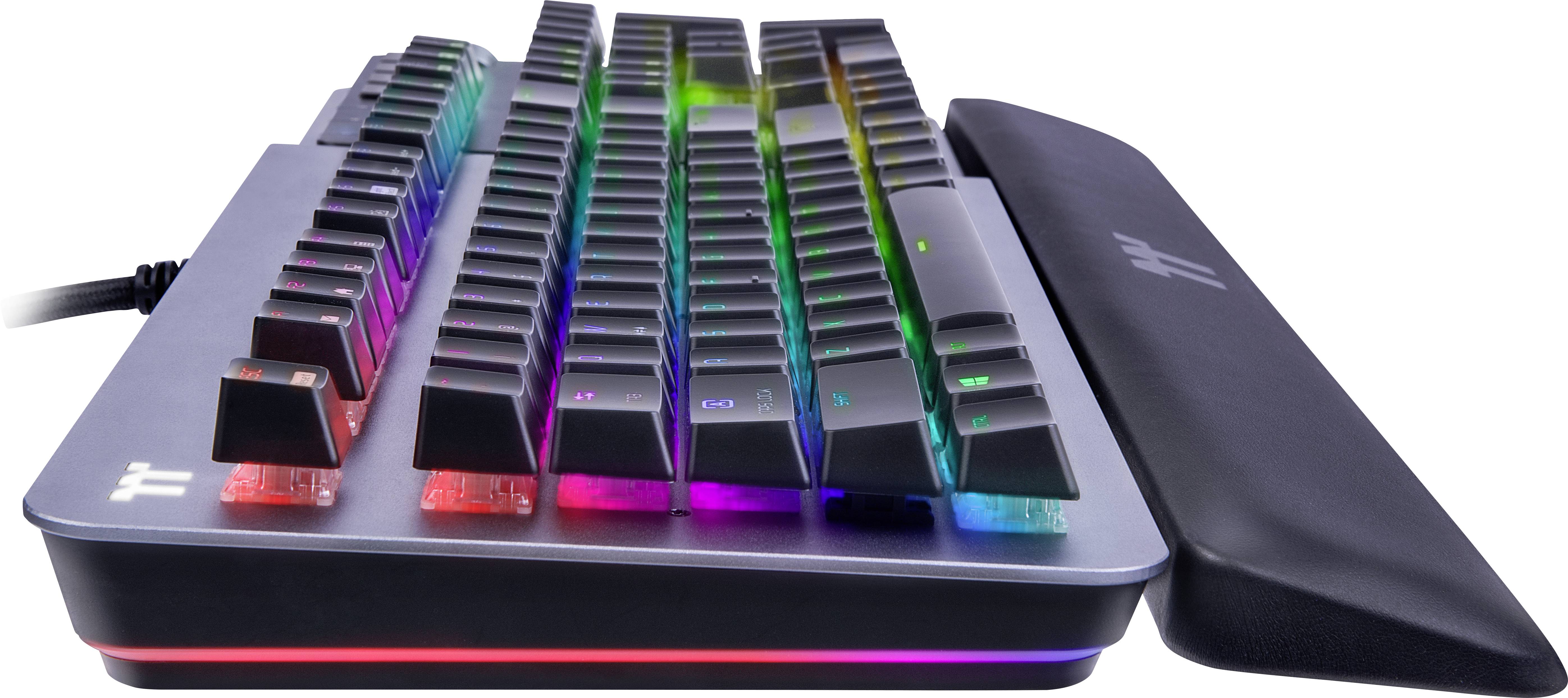 Mechanická klávesnica s RGB podsvietením a odnímateľnou opierkou zápästia, pohľad z boku, kábel pripojený vľavo.