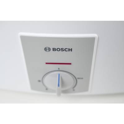 Biely panel Bosch s regulátorom teploty. Regulátor je nastavený v strednej polohe, logo Bosch je viditeľné v hornej časti.