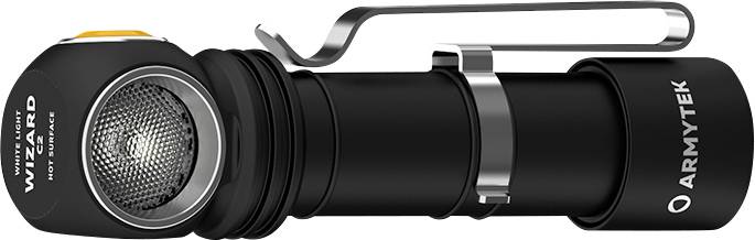 Čierna baterka s nápisom 'ARMYTEK' a 'WIZARD PRO', bočne umiestnený pripevňovací klip, ergonomický dizajn.