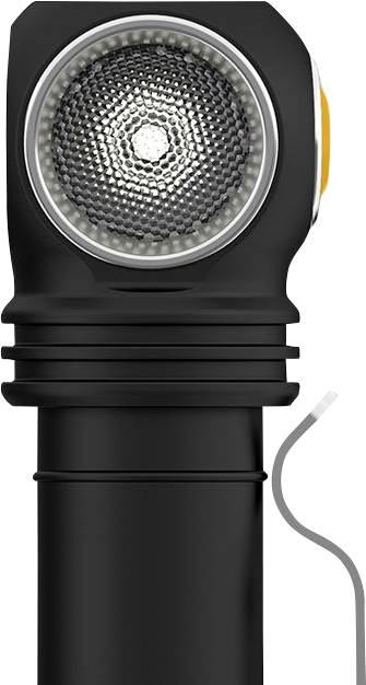 Čierna LED baterka s valcovitým držadlom a žltým tlačidlom umiestneným na boku, zachytená spredu s pohľadom na šošovku.