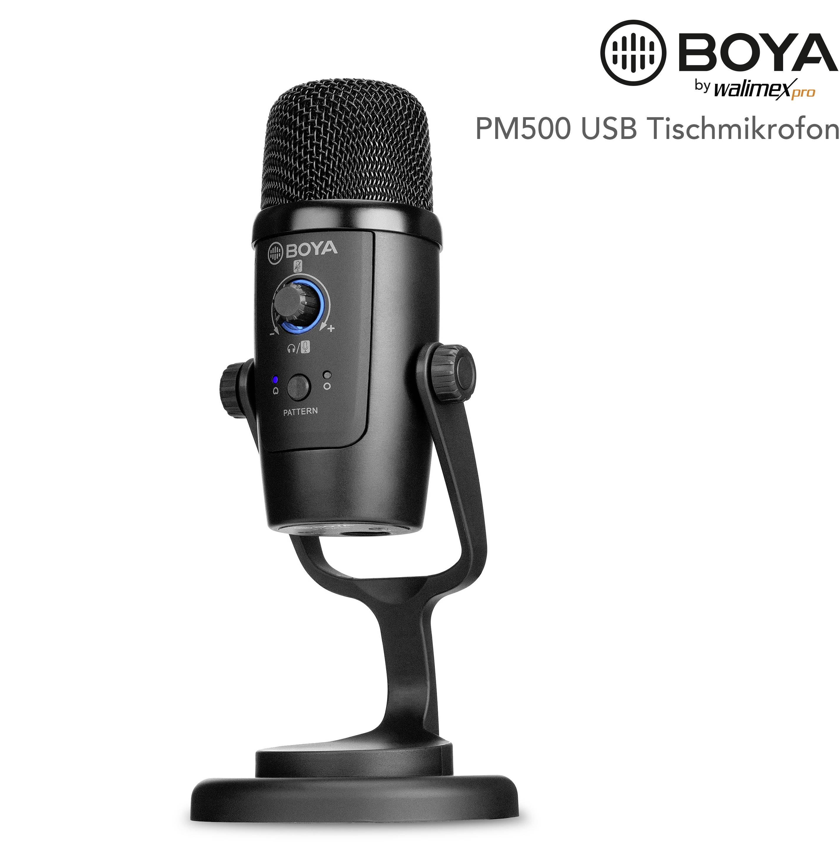 Čierne stolové mikrofón so stojanom, značka Boya, model PM500 USB. Ideálny pre podcasting a audio nahrávky.