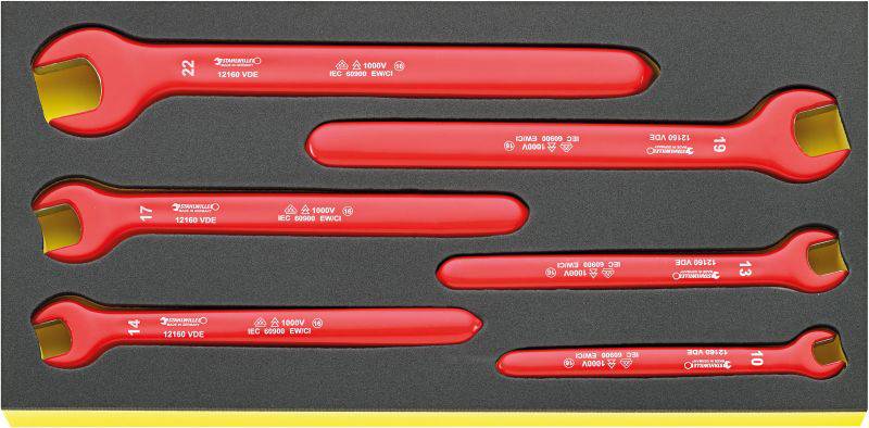 Šesť červených maticových kľúčov v rôznych veľkostiach usporiadaných vo vložke náraďového boxu.