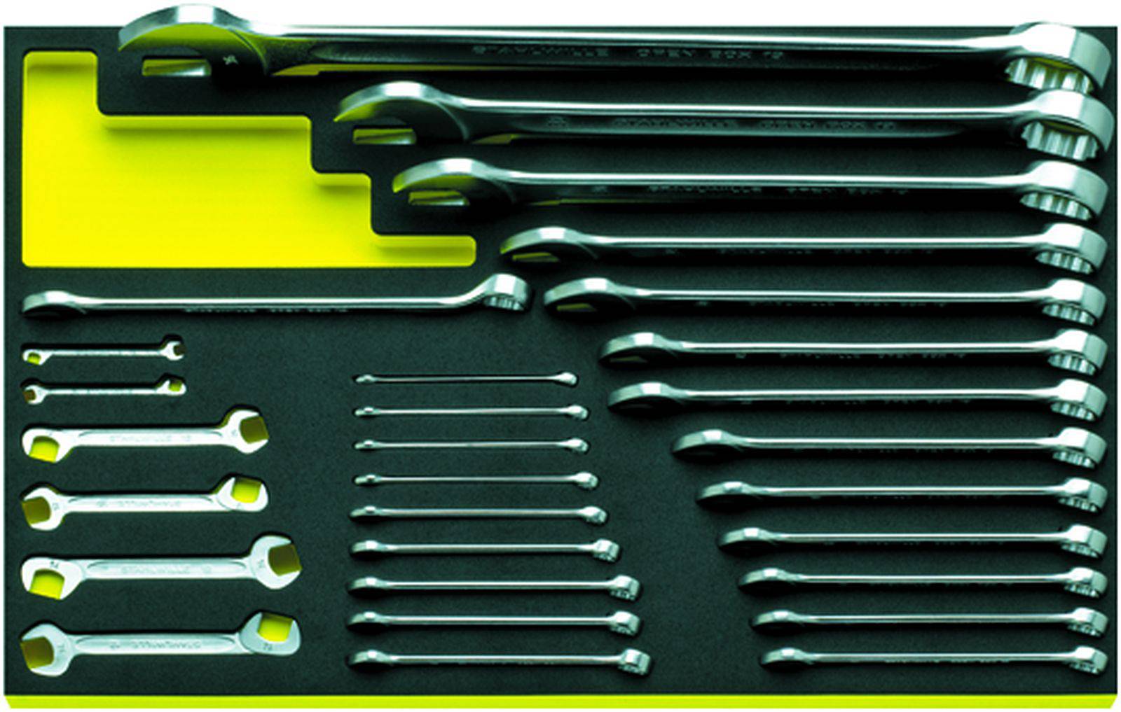 Sada 20 otvorených krúžkových kľúčov rôznych veľkostí, usporiadaná v poriadku v čiernom držiaku na žltom pozadí.