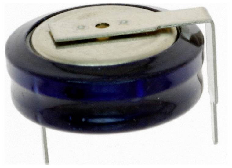 Modrý a kovový valcový elektronický komponent s dvoma vyčnievajúcimi kovovými nohami, ktorý sa používa na montáž na plošný spoj.