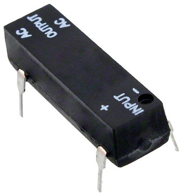 Čierny elektrónický komponent so označenými kontaktmi označenými „Input" (Vstup), „Output" (Výstup) a „AC" (Striedavý prúd) na elektrické pripojenia.