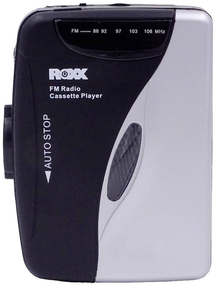 Čierny a strieborný prenosný kazetový magnetofón s FM rádiom. Značka 'ROXX'. Frekvenčný rozsah od 88 do 108 MHz.