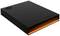 Externý pevný disk Seagate, čierny so svietiacou oranžovou spodnou stranou, prezentovaný na bielom pozadí.