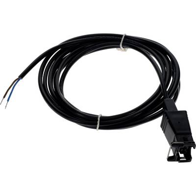 Čierny elektrický kábel s konektorom na jednom konci a obnažnými vodičmi na druhom konci, používaný na prenos elektrickej energie alebo dát.