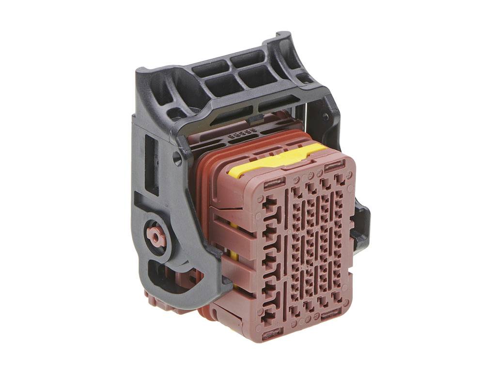 Elektrický konektor s viacerými pinmi, čiernym krytom a hnedou prednou stranou. Vyvinutý pre priemyselné použitie.