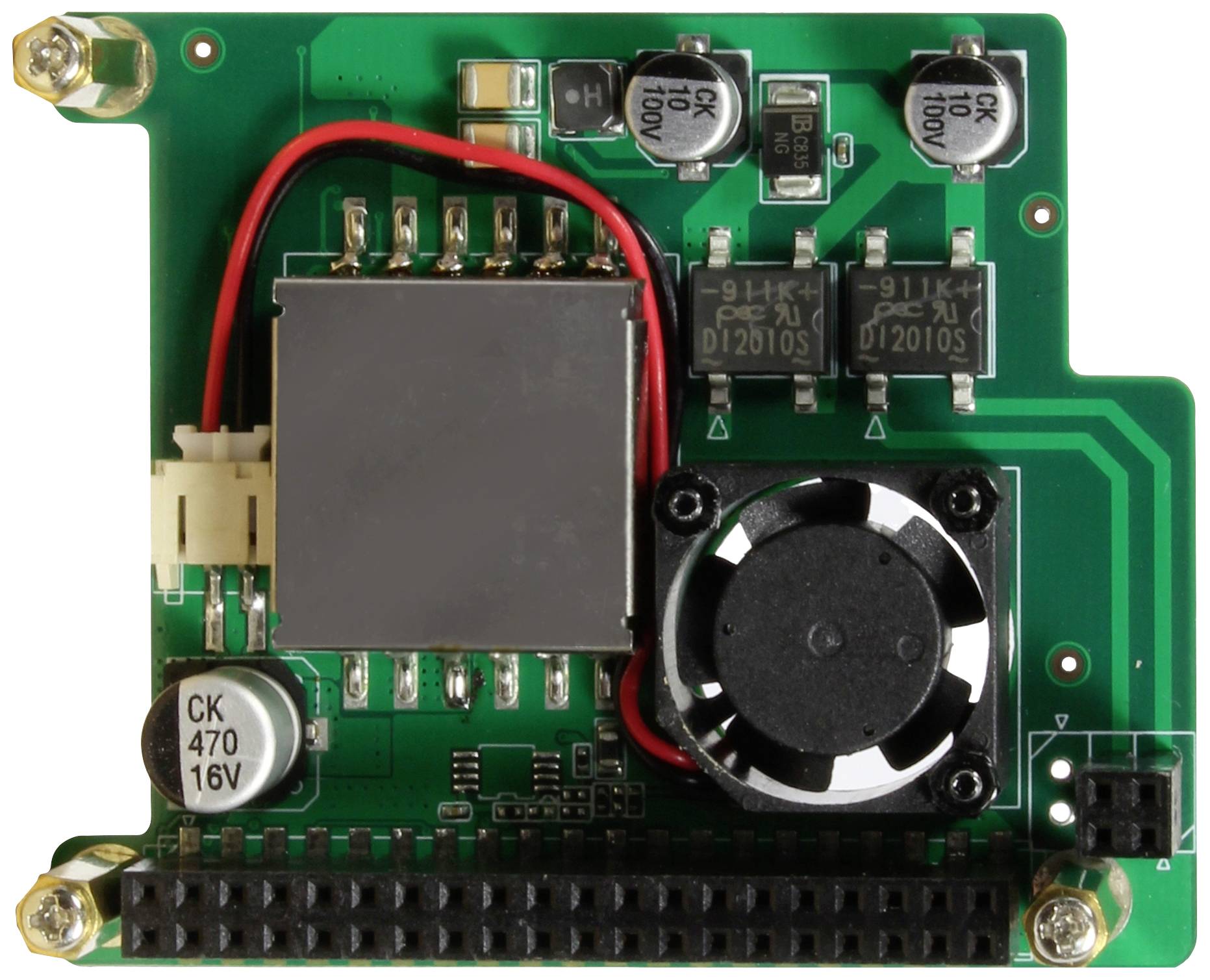 Elektronická doska s ventilátorom, kondenzátormi a konektormi, vhodná pre chladiace funkcie v malom priestore.