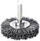 Guľatá drôtená kefa s radiálnymi štetinami do vŕtačky, používaná na čistenie alebo odstraňovanie hrdze a farby z kovových povrchov.