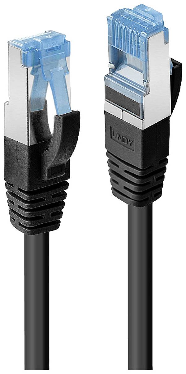 Čierny ethernetový kábel s modrými, priehľadnými RJ45 konektormi na oboch koncoch, označený firemným logom.