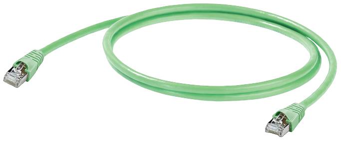 Zelený ethernetový kábel s dvoma RJ45 konektormi, ohnutý, na bielom pozadí.