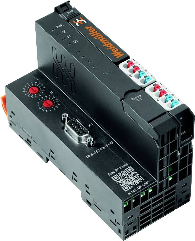 Čierne elektronické zariadenie s viacerými farebne vyznačenými portami na hornej strane a QR kódom na boku. Značka "Weidmüller".