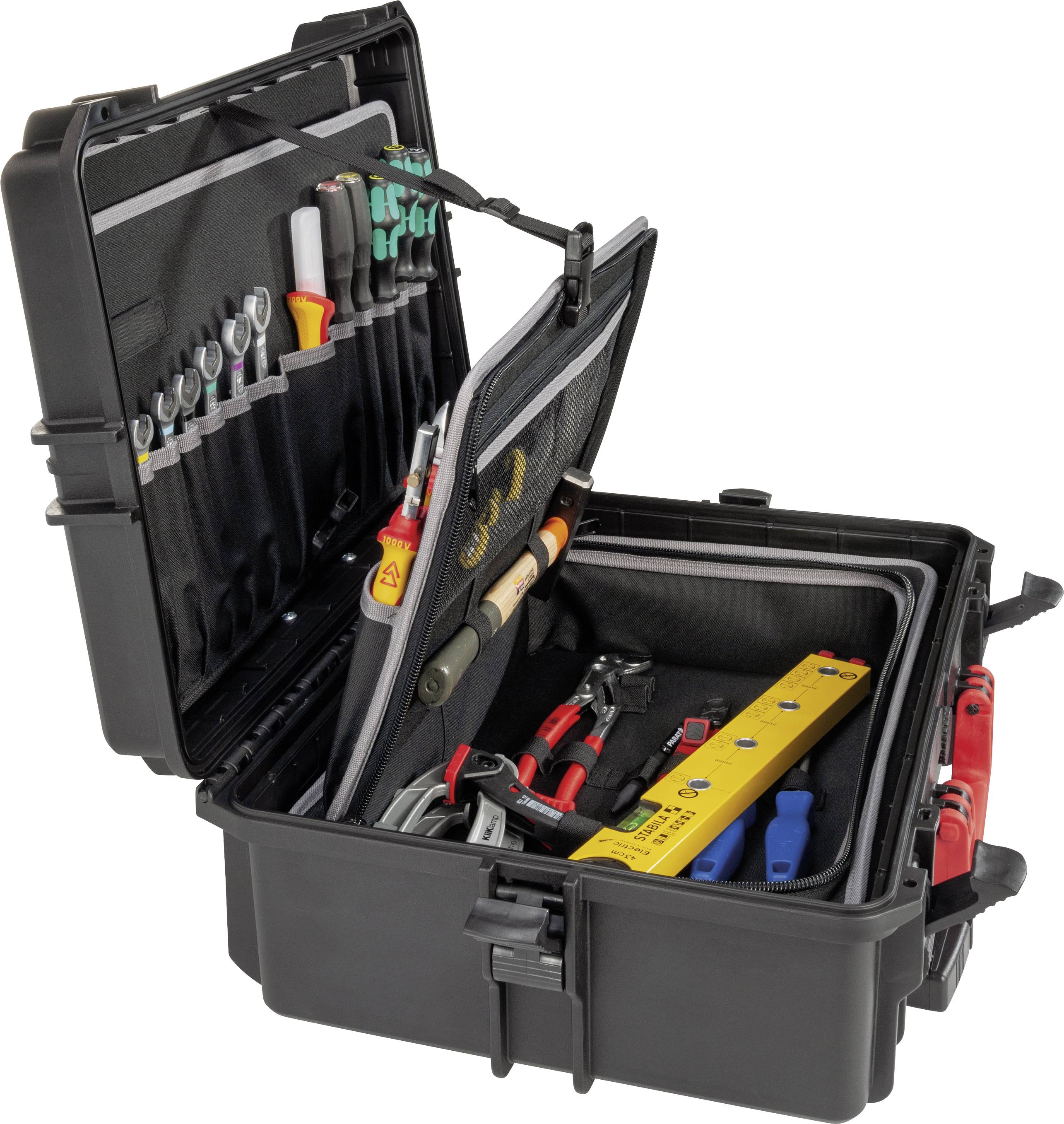 Otvorený čierny kufrík s náradím ukazuje rôzne nástroje, ako sú kľúče, skrutkovače a kliešte, bezpečne uložené vo vnútri.