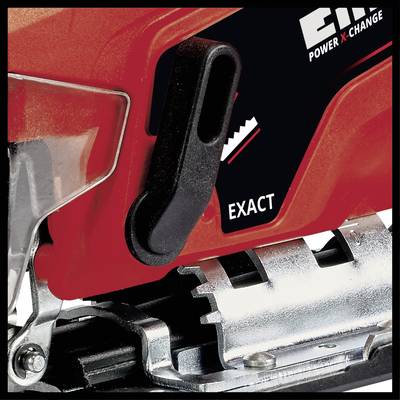 Červený elektrický nástroj s nápisom 'EXACT', súčasť série Power X-Change, zobrazuje v detailnom zábere kovovú pílku.