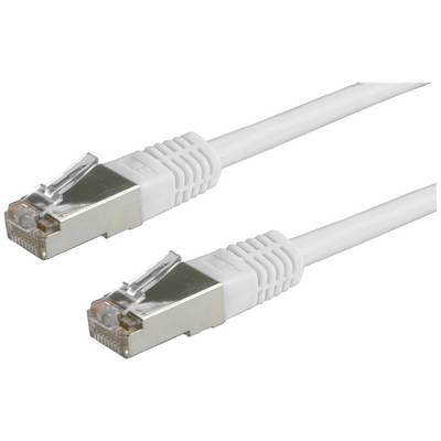 Dva biele ethernetové káble so zástrčkami na oboch koncoch v detailnom zábere, vhodné pre sieťové pripojenia a internetové pripojenia.