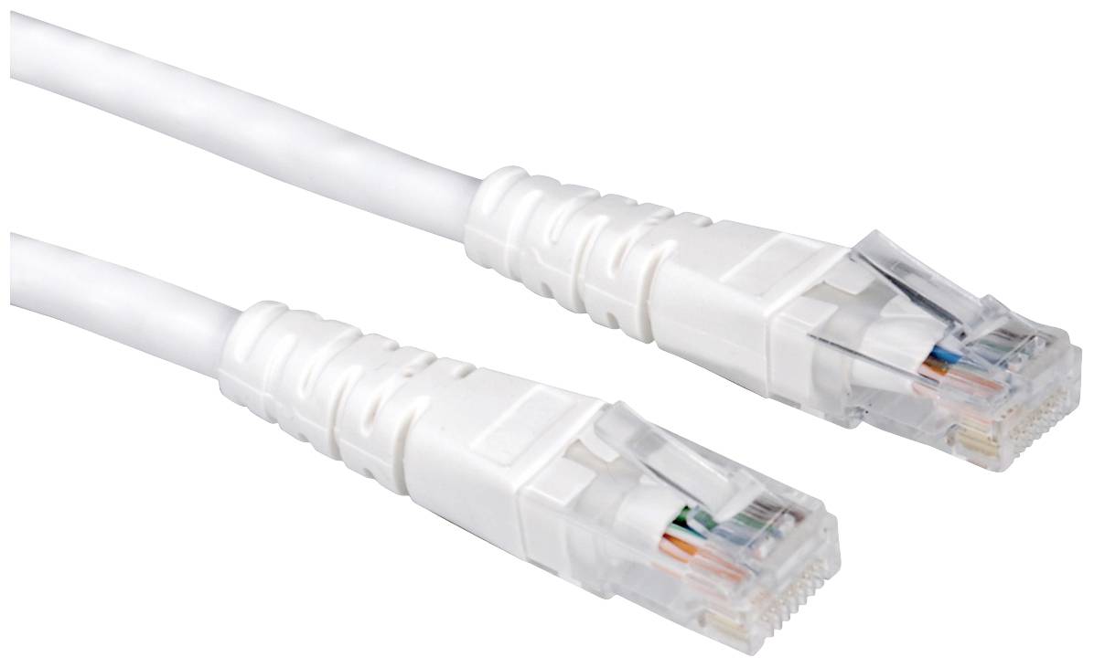 Dva biele ethernetové káble s priehľadnými RJ45 konektormi, ktoré sa používajú na sieťové pripojenia.