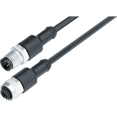 Dva čierne priemyselné elektrické konektory s vrúbkovanými kovovými zámkami, prepojené dlhým káblom, na bielom pozadí.