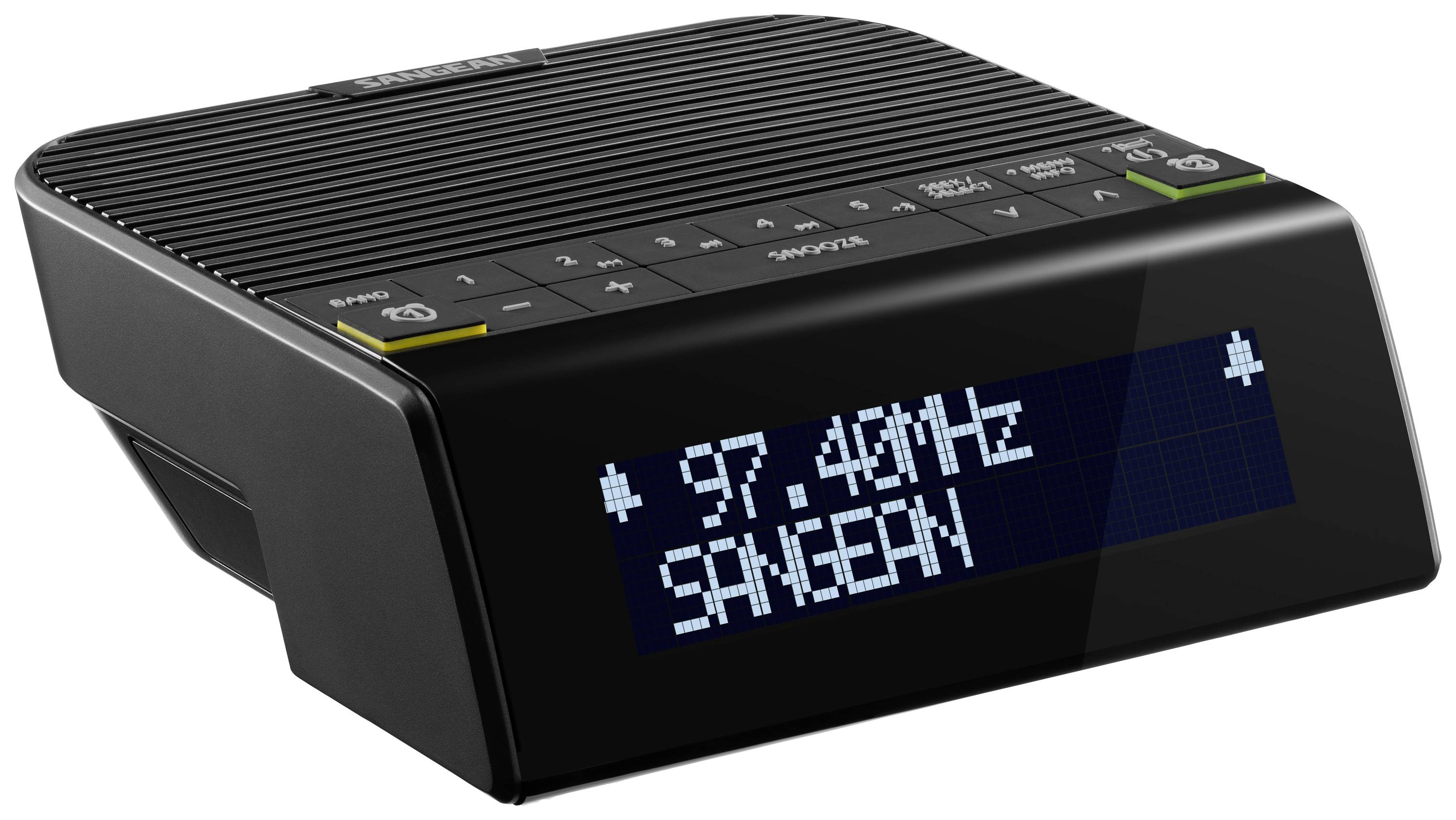 Čierne digitálne rádio zobrazujúce frekvenciu '97.4 MHz' na LED displeji. Značky a tlačidlá na hornej strane.