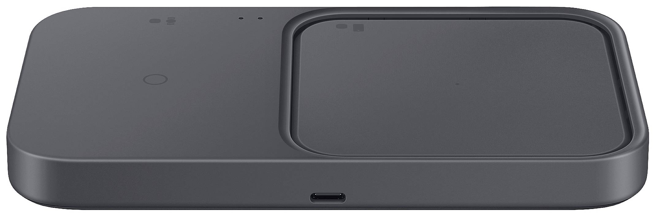 Čierna bezdrôtová nabíjačka s dvoma nabíjacími plochami, USB-C port na prednej strane. Ideálna na súčasné nabíjanie dvoch zariadení.