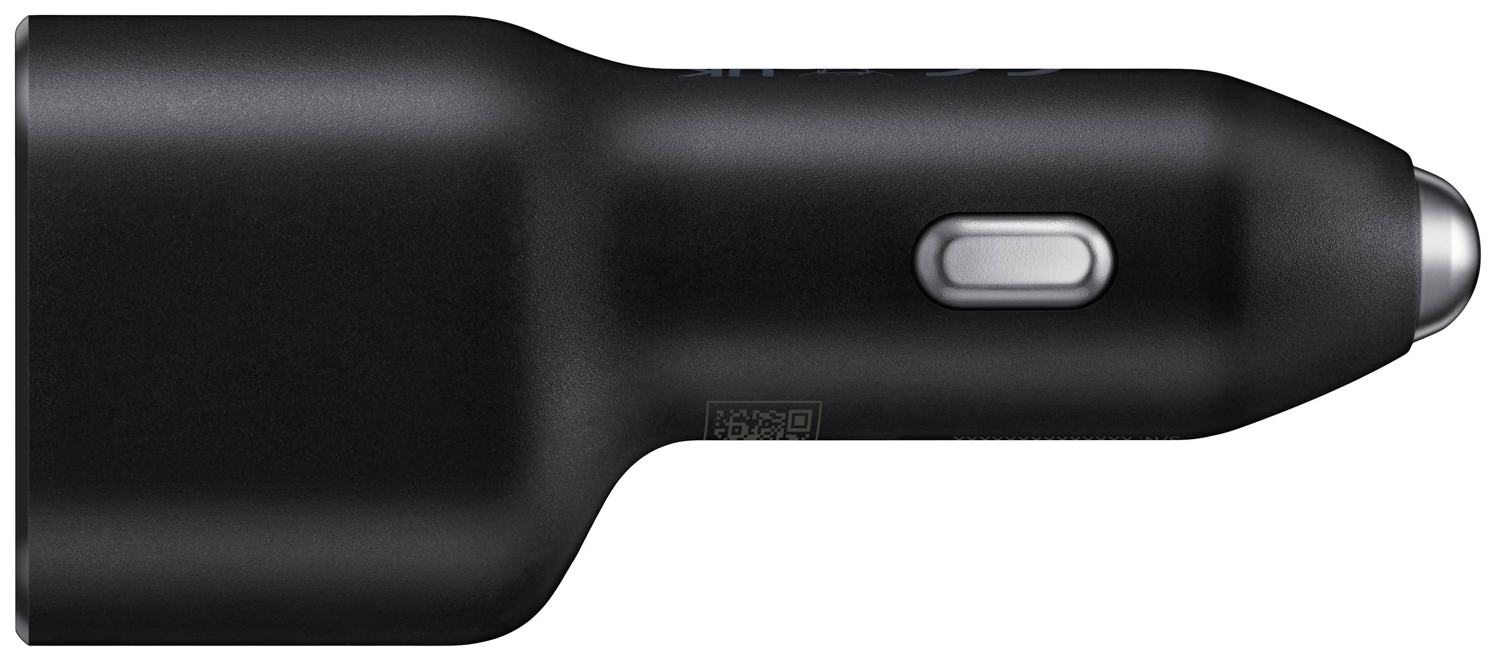 Čierna, obdĺžniková automobilová nabíjačka s USB portom a strieborným kontaktom na konci, určená na použitie v zásuvke zapaľovača.