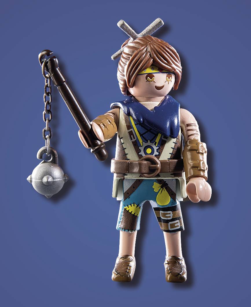 Figúrka Playmobil ako stredoveký bojovník, s kyjakom s hrotmi v pravej ruke, na modrom pozadí.