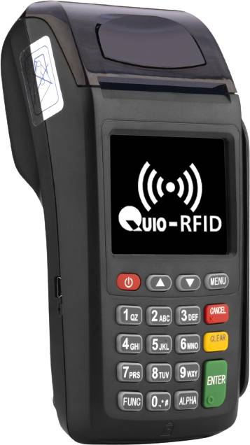 Platobný terminál na platobné karty s displejom zobrazujúcim nápis 'Quio-RFID'. Má klávesnicu na zadávanie PIN kódu a podporuje bezkontaktné platby.