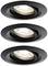 Tri čierne zabudované svietidlá v rade, každé s kruhovým rámom a centrálnym svetelným bodom, jasne svietia smerom nadol.