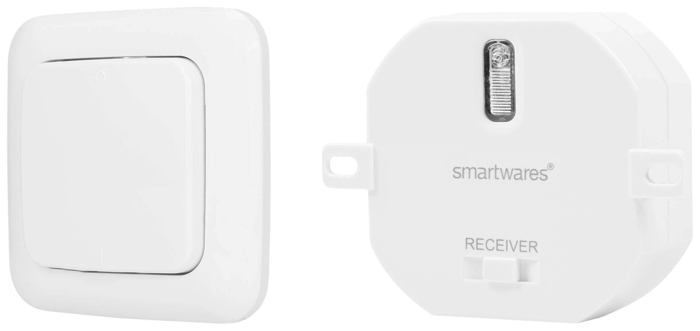 Bezdrôtový vypínač a prijímač od spoločnosti Smartwares na ovládanie osvetlenia. Vľavo vypínač, vpravo prijímač.