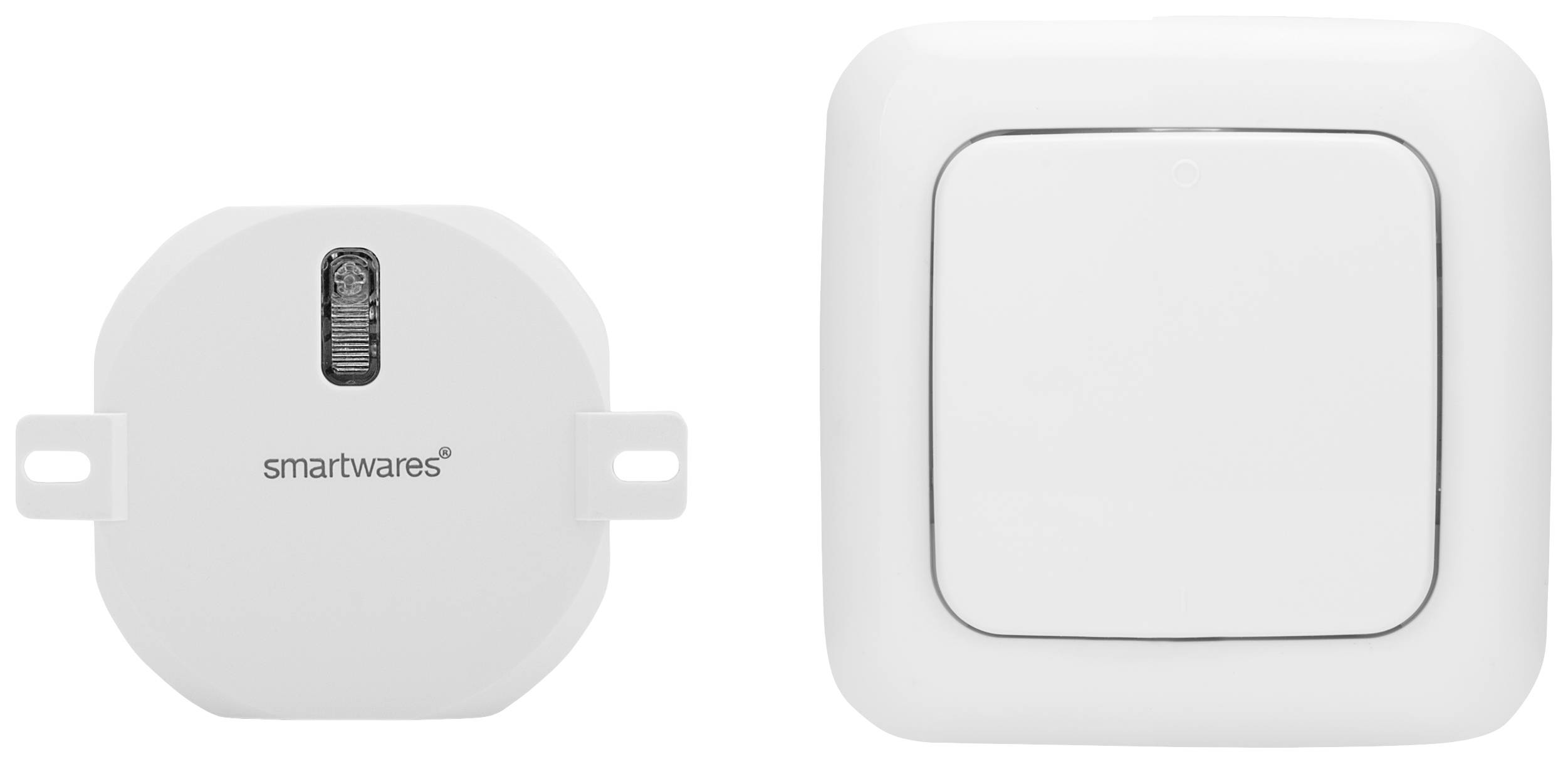 Bezdrôtový rádiový spínač a prijímač od spoločnosti Smartwares. Vľavo je obdĺžnikový prijímač, vpravo štvorcový spínač.