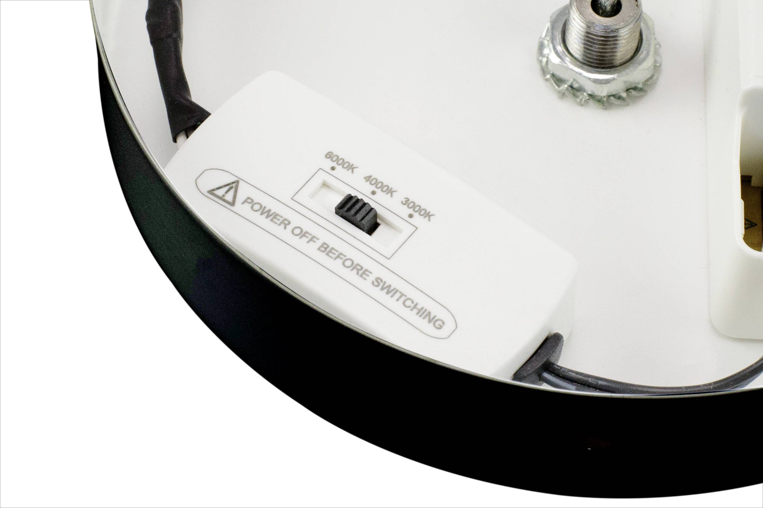 Svetlý okrúhly LED svetelný spínač s tromi nastaveniami teploty farieb: 3000K, 4000K, 6000K. Upozornenie: 'Pred prepnutím odpojte napájanie'.