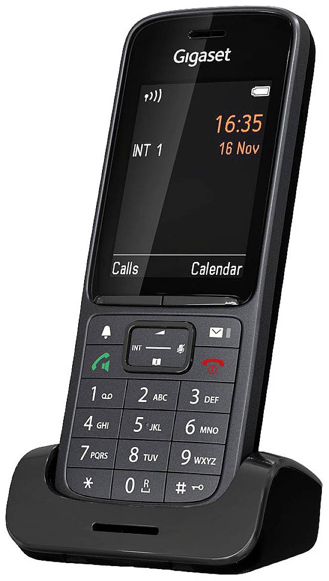 Čierny bezdrôtový telefón na základni zobrazuje na displeji čas '16:35' a dátum '16 Nov'.