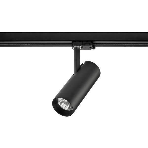 Čierny LED bodový reflektor na koľajnici, valcovitého tvaru, smerujúci nadol pre cielenú vnútornú osvetlenie.