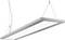 Obdĺžniková, strieborná LED závesná lampa s elegantným dizajnom, zavesená na dvoch lanách. Vhodná do moderných interiérov.