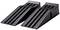 Dve čierne plastové rampy na bielom pozadí, ktoré slúžia na zdvihnutie alebo stabilizáciu vozidla.