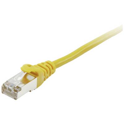 Žltý ethernetový kábel s konektorom RJ45, bežne používaný pre sieťové pripojenia.