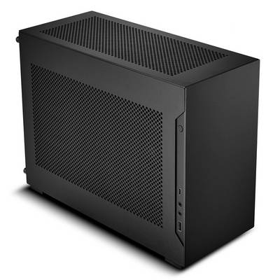 Čierna počítačová skrinka s vetracími otvormi na boku a vrchu. Na prednej strane sú dva USB porty.