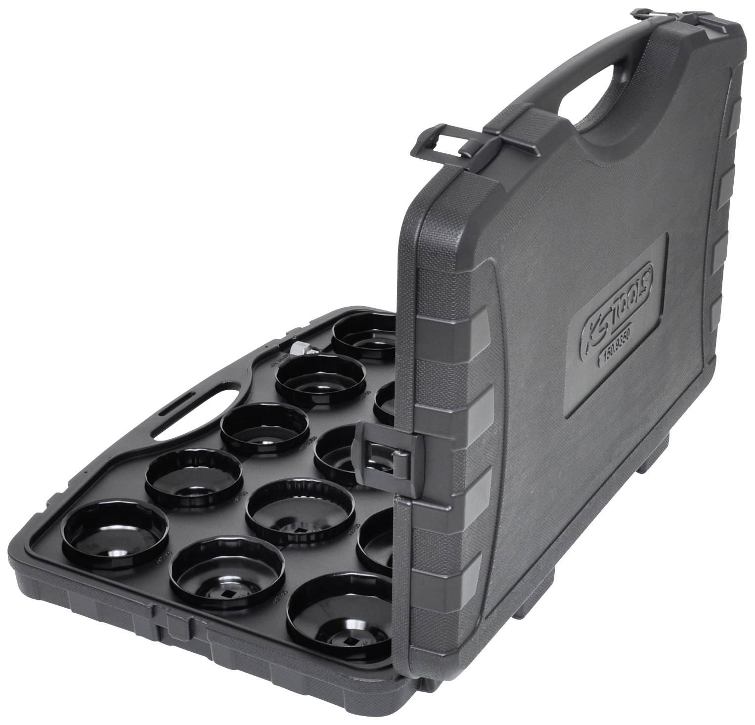 Čierny plastový kufrík s otvoreným vekom, obsahujúci niekoľko okrúhlych priehradiek na uloženie predmetov.