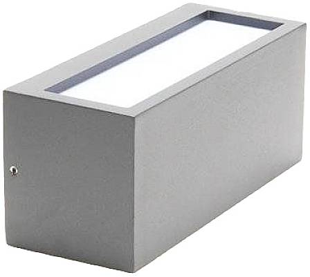 Sivé, obdĺžnikové nástenné svietidlo s matným povrchom a zapusteným svetelným zdrojom na hornej strane.