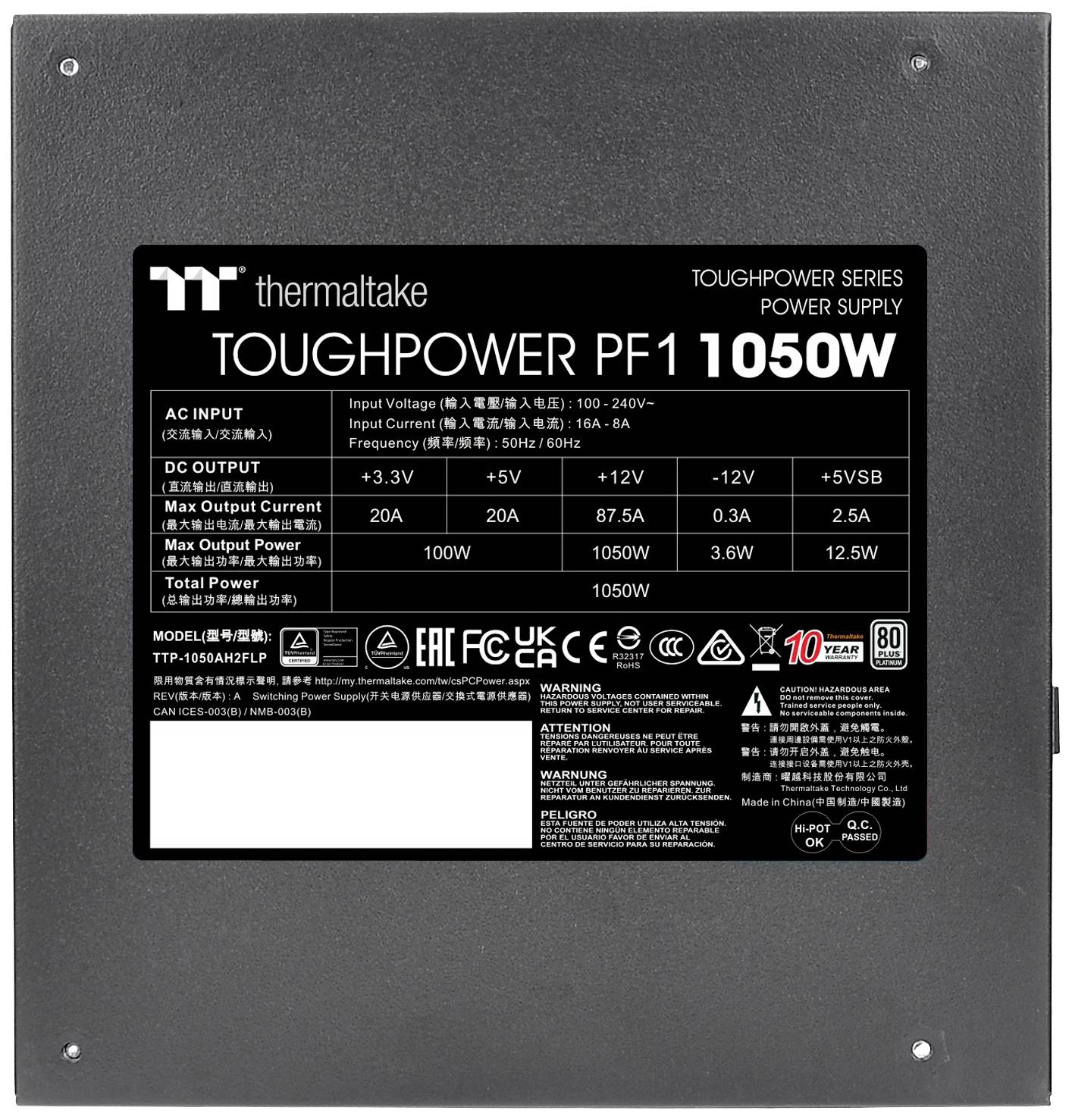 Sieťový zdroj do počítača, značka 'Thermaltake Toughpower PF1', 1050 W, technické špecifikácie a bezpečnostné výstrahy zobrazené.
