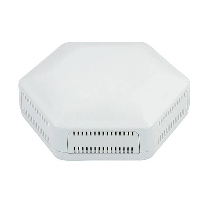 Šesťuholníkový biely WiFi prístupový bod. Kompaktný dizajn s vetracími otvormi pre lepšie chladenie. Ideálny do kancelárskych priestorov.